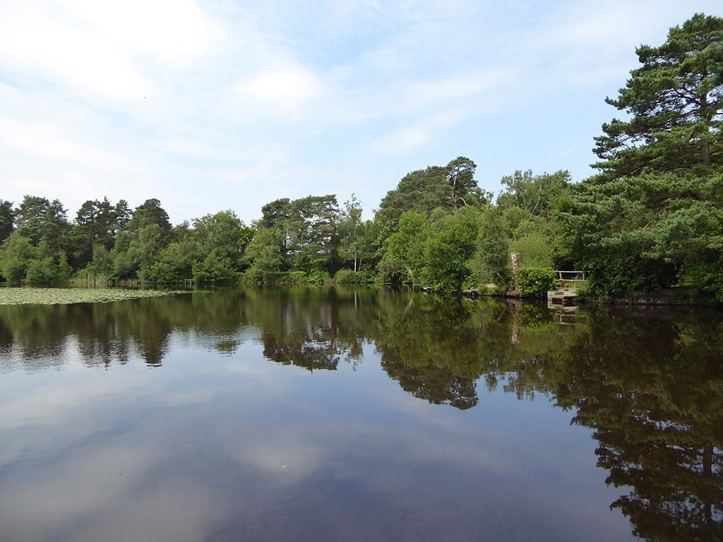 10_photogenic_lake.jpg