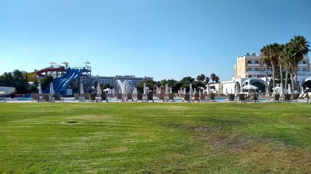 001 Phaethon Beach (1000 x 562).jpg