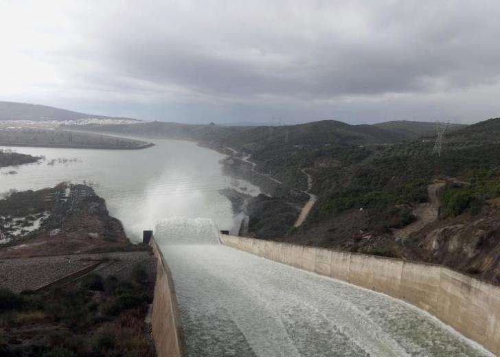 argaka_dam_overflows.jpg