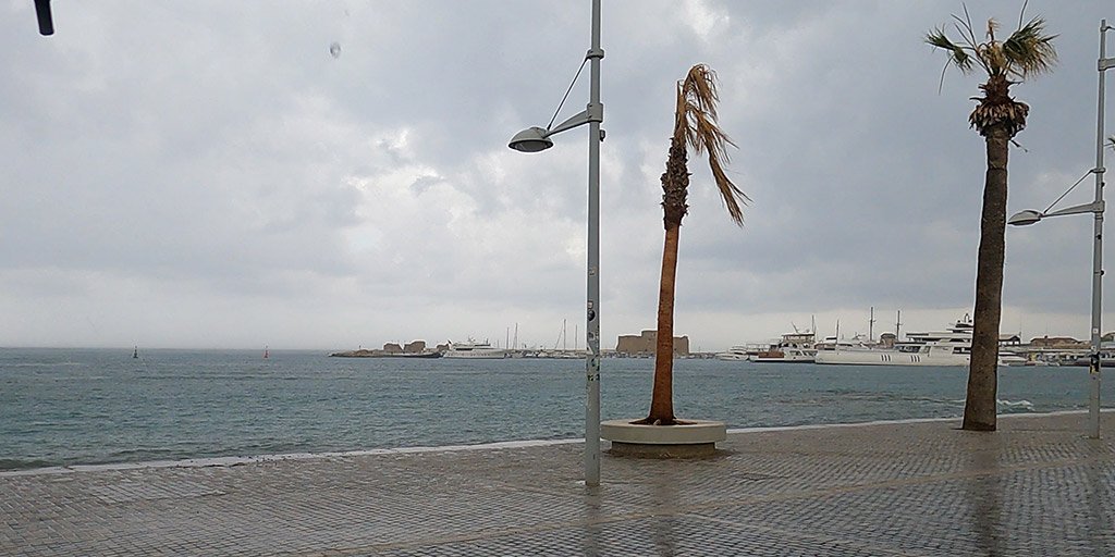 stormy-seafront-scenes_masthead.jpg