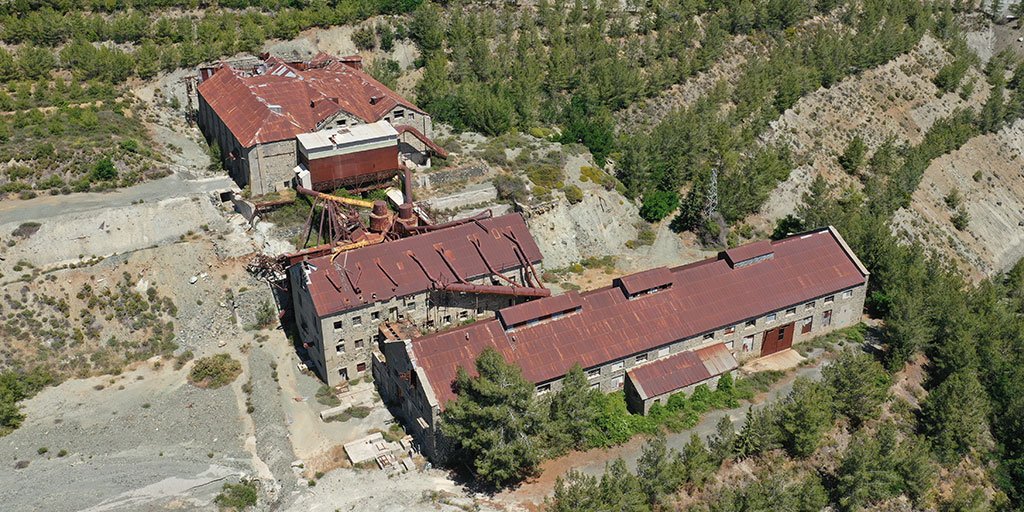 amiantos-mine_masthead.jpg
