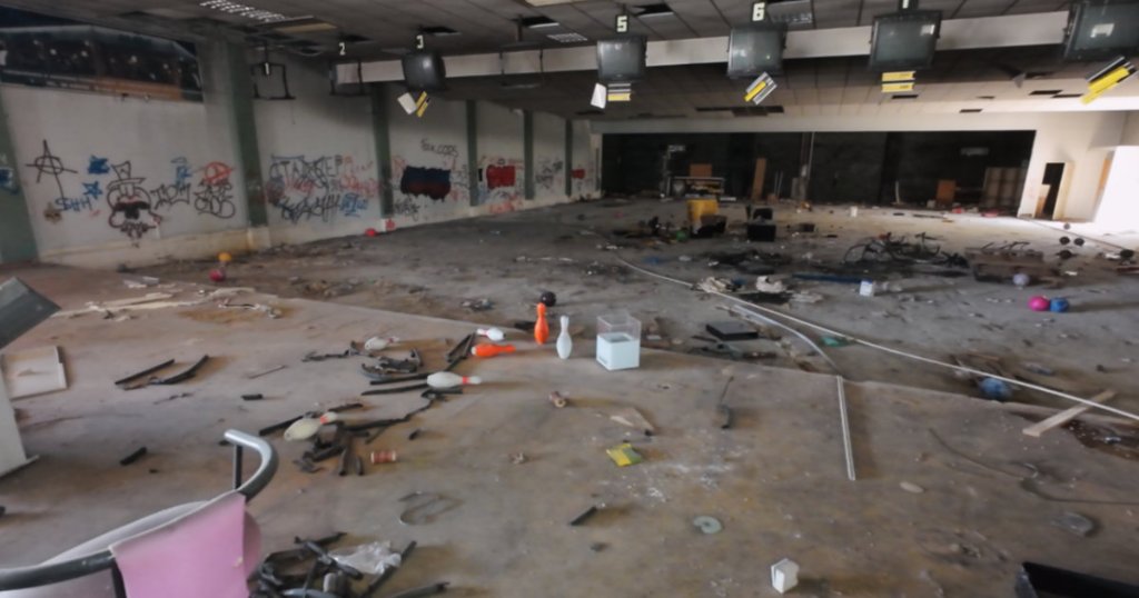 the-abandoned-bowling-alley-on-bar-street_masthead.jpg