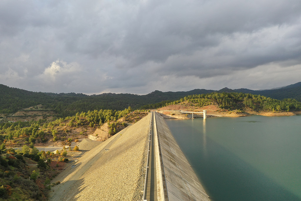 kannaviou-dam-from-above_01