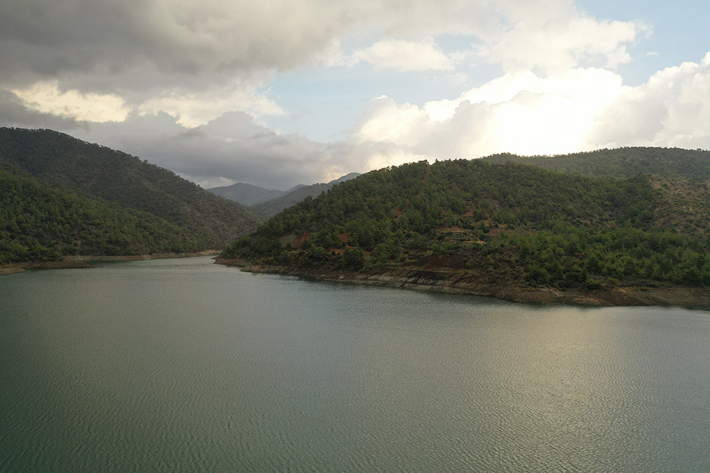 kannaviou-dam-from-above_02