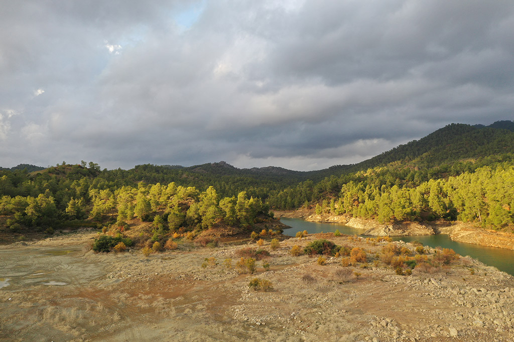 kannaviou-dam-from-above_07