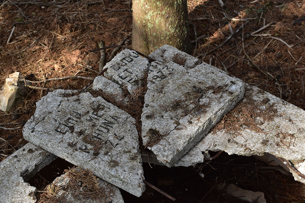 kato-arodes-cemetery_07