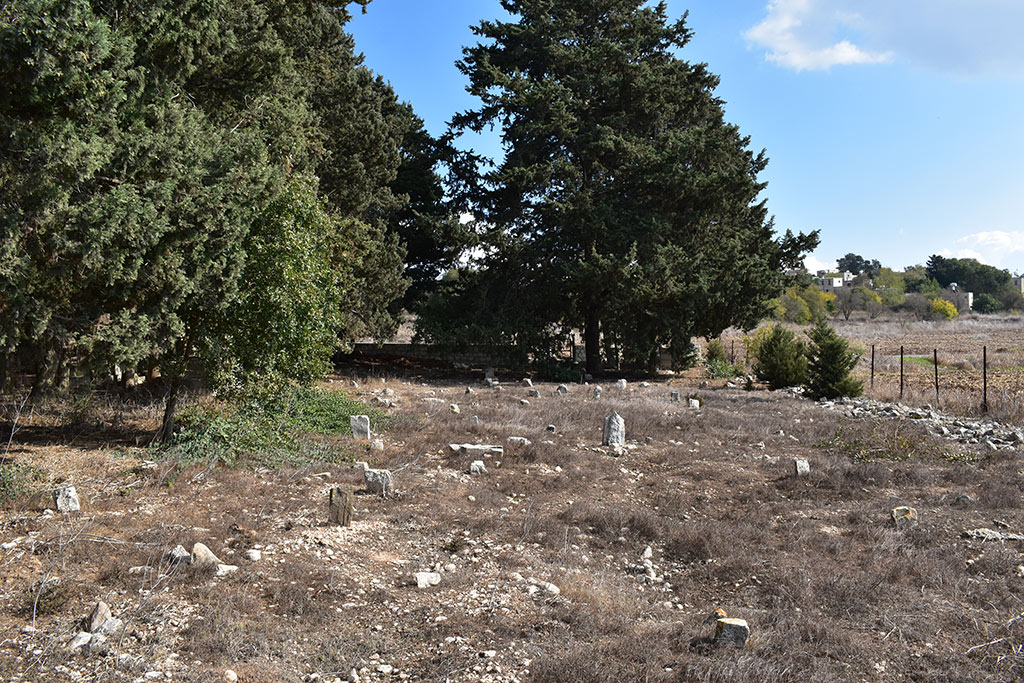 kato-arodes-cemetery_10