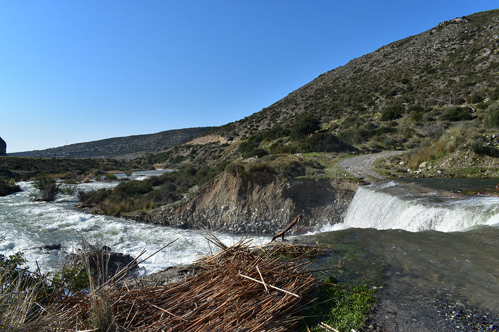 Kouris-dam-overflows 08 kouris-dam-overflows_08