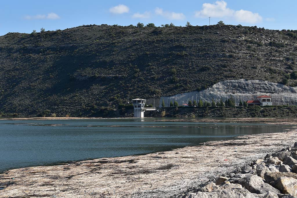 Kouris-dam-overflows 15 kouris-dam-overflows_15