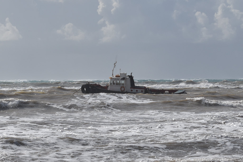 Stormy-seas 04 stormy-seas_04