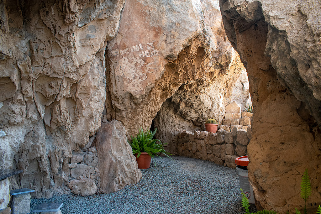 moutallos-shrine-chapel_07