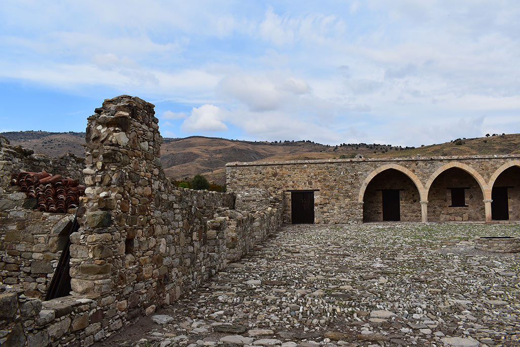 sinti-monastery-revisited_06