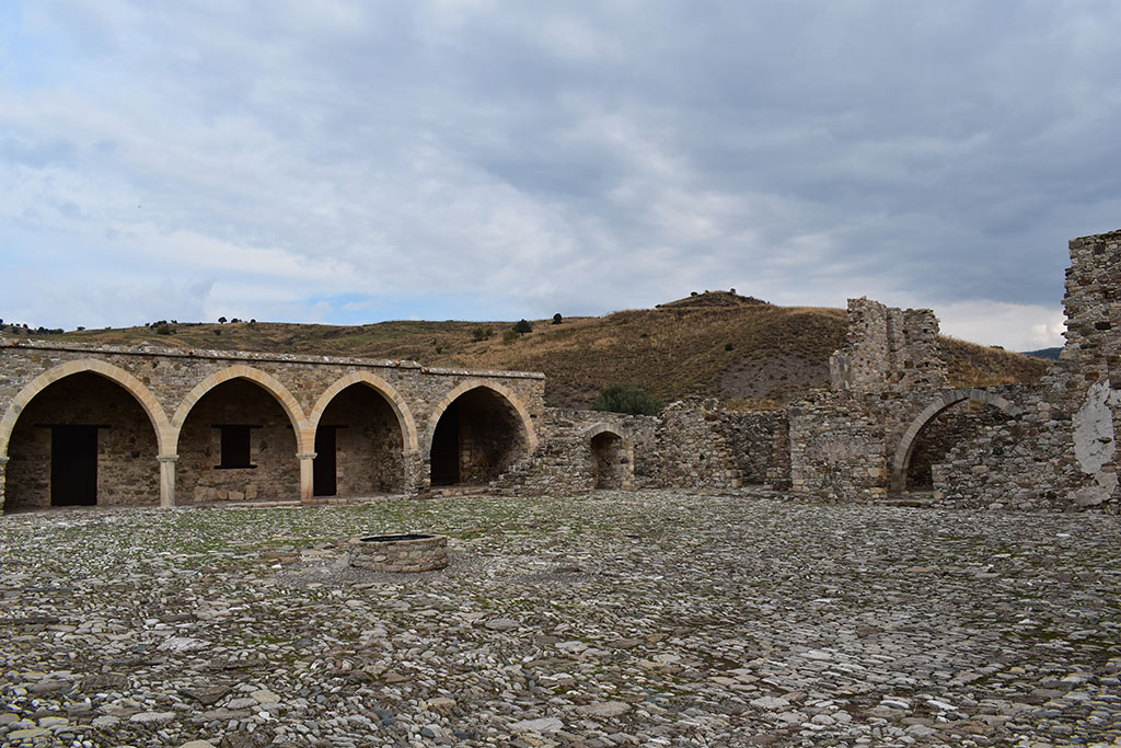 sinti-monastery-revisited_07b