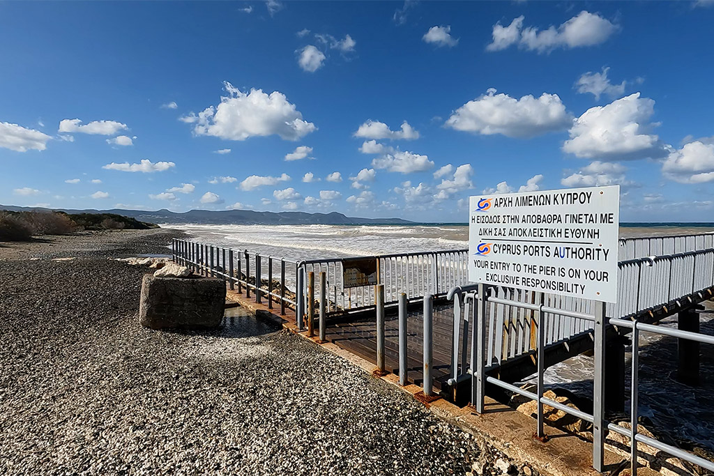 a-blustery-day-at-limni-pier_01