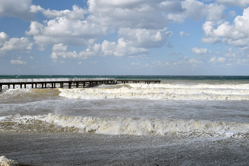 a-blustery-day-at-limni-pier_05