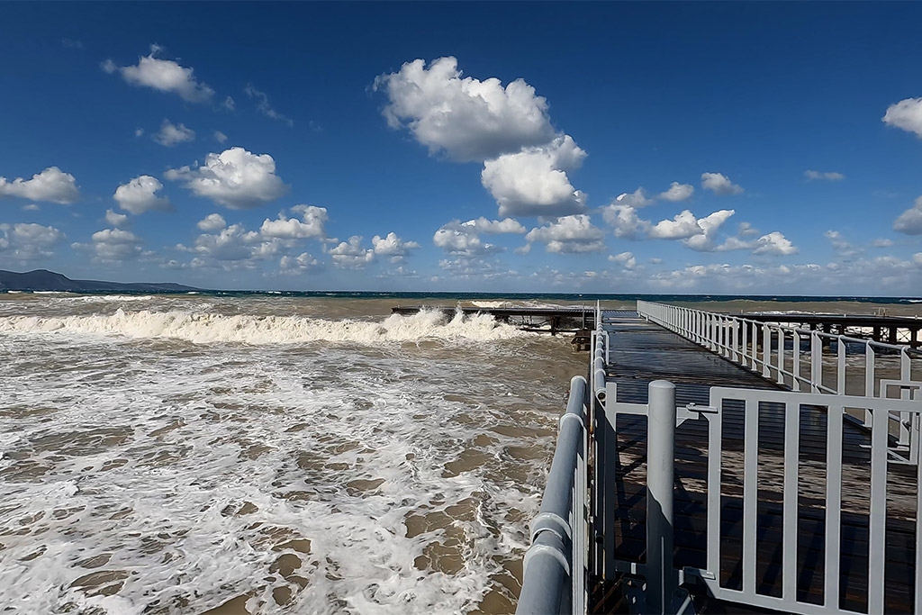 a-blustery-day-at-limni-pier_08