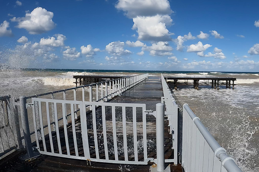 a-blustery-day-at-limni-pier_09