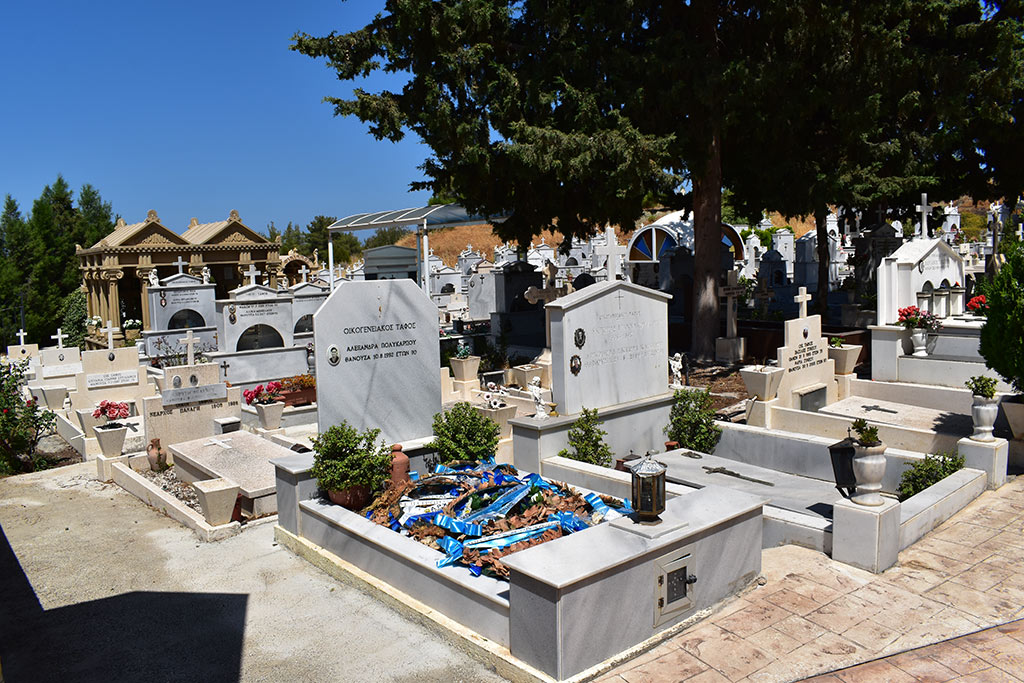 agia-marina-cemetery_03