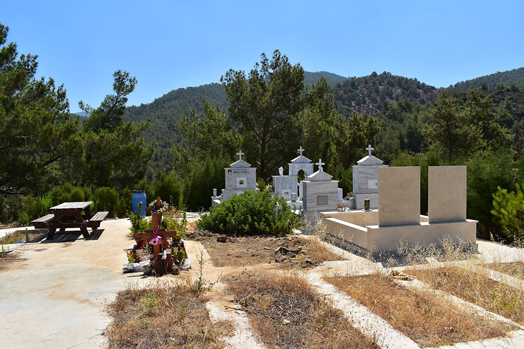 agia-marina-cemetery_08