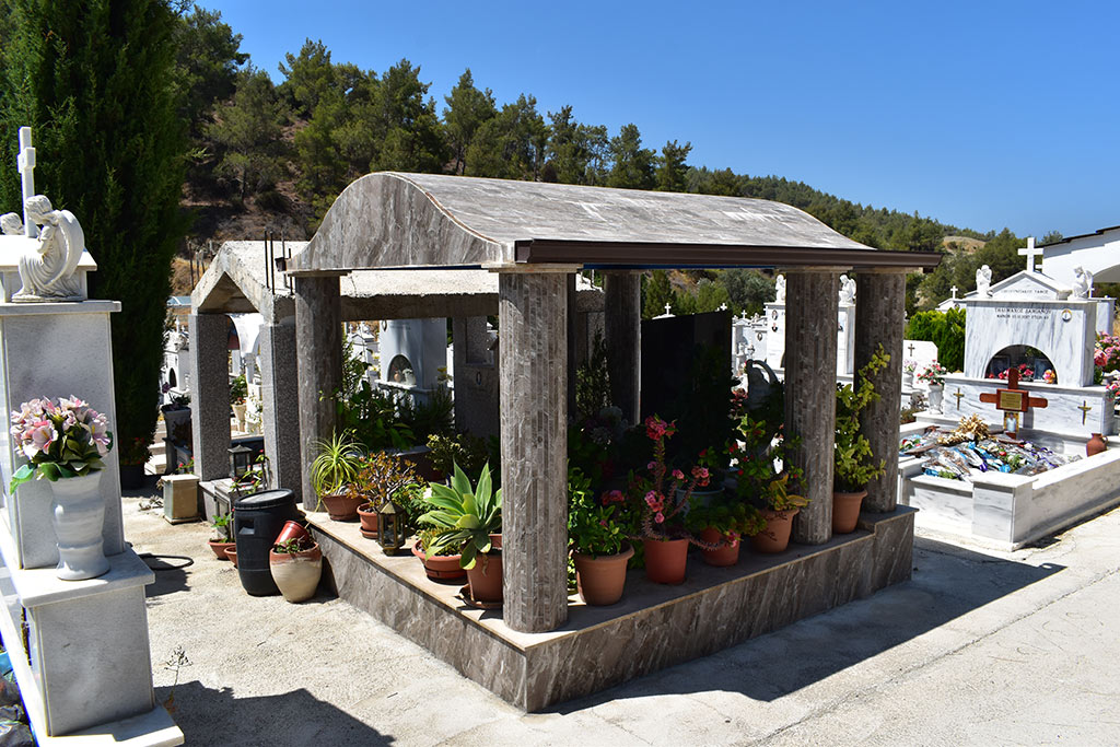 agia-marina-cemetery_09