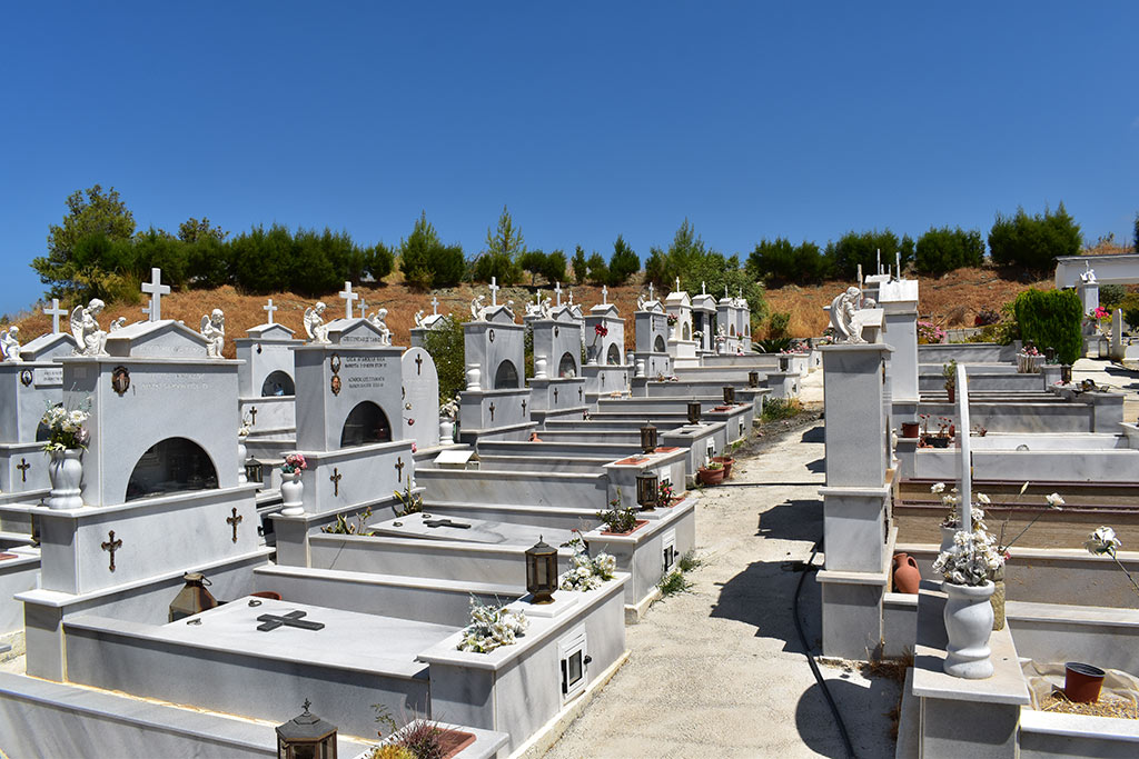 agia-marina-cemetery_14