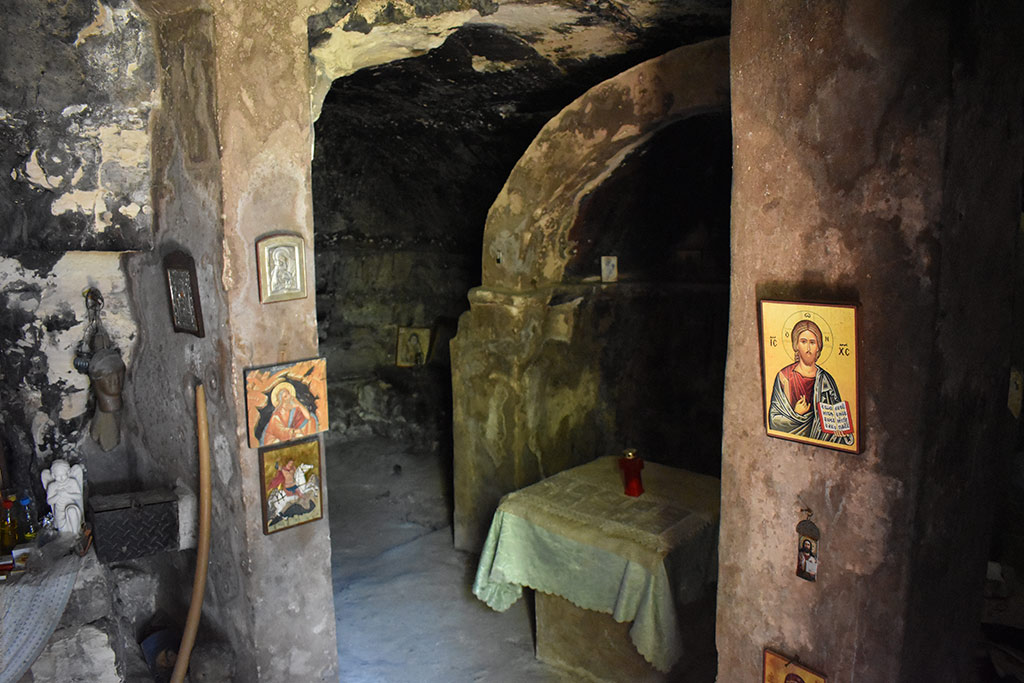 Akourdaleia-cave-church 15 akourdaleia-cave-church_15