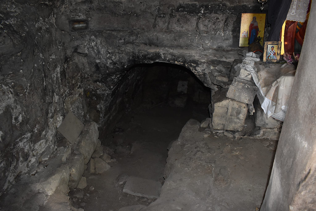 akourdaleia-cave-church_17
