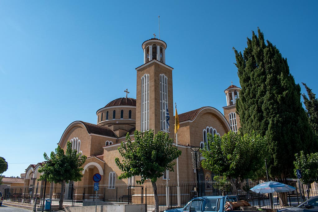 paralimni-square_01