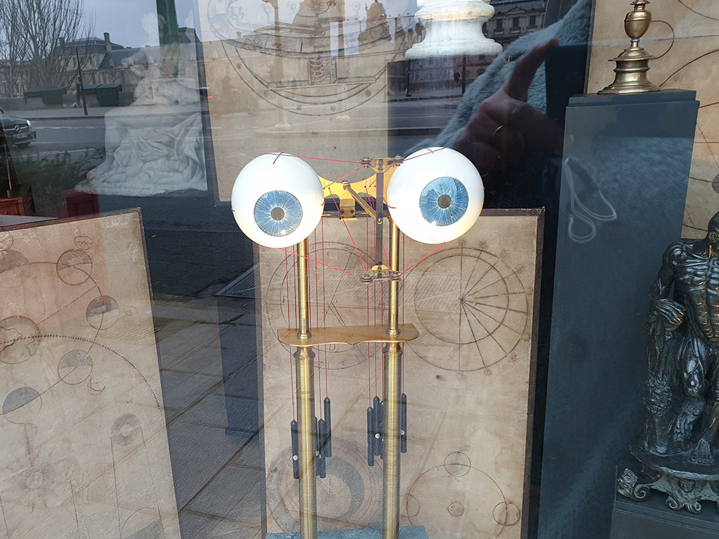 Travelling-in-these-days-of-covid 06-weird Eyes In Retail Galler travelling-in-these-days-of-covid_06-weird_eyes_in_retail_gallery