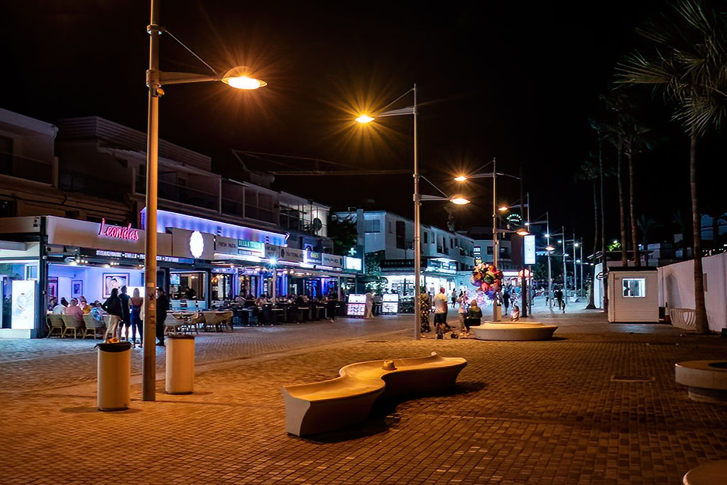 Paphos-seafront-at-night 04 paphos-seafront-at-night_04