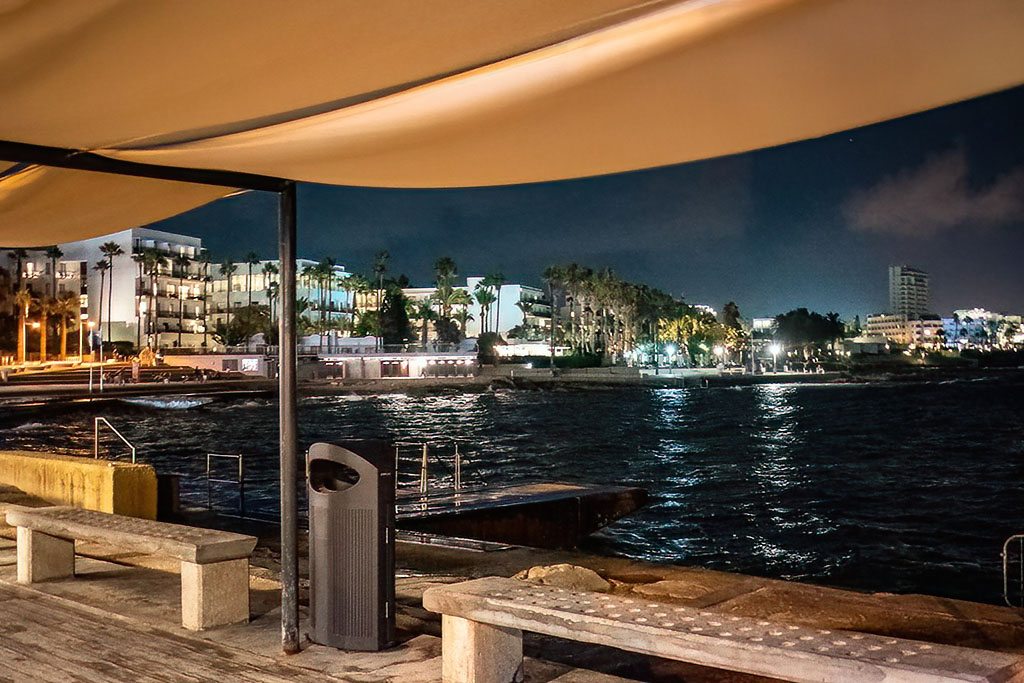 paphos-seafront-at-night_06