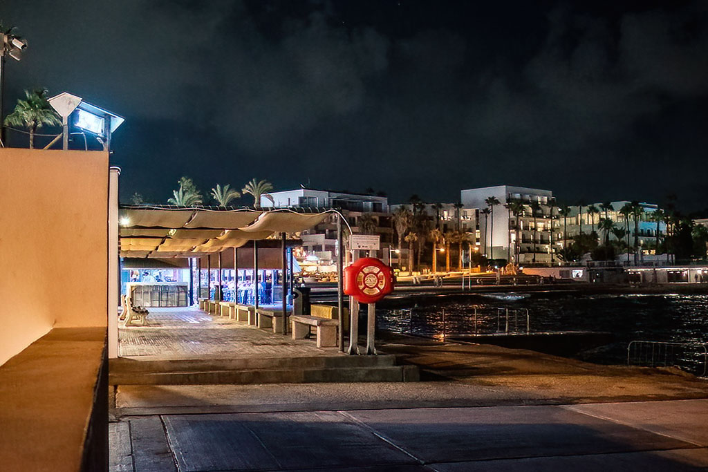paphos-seafront-at-night_07