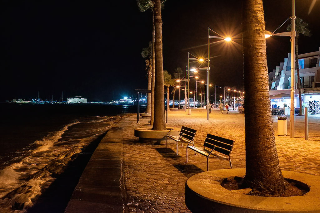 paphos-seafront-at-night_11