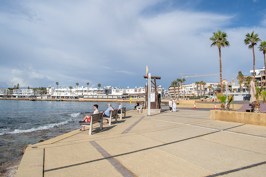 paphos-seafront-in-december_01