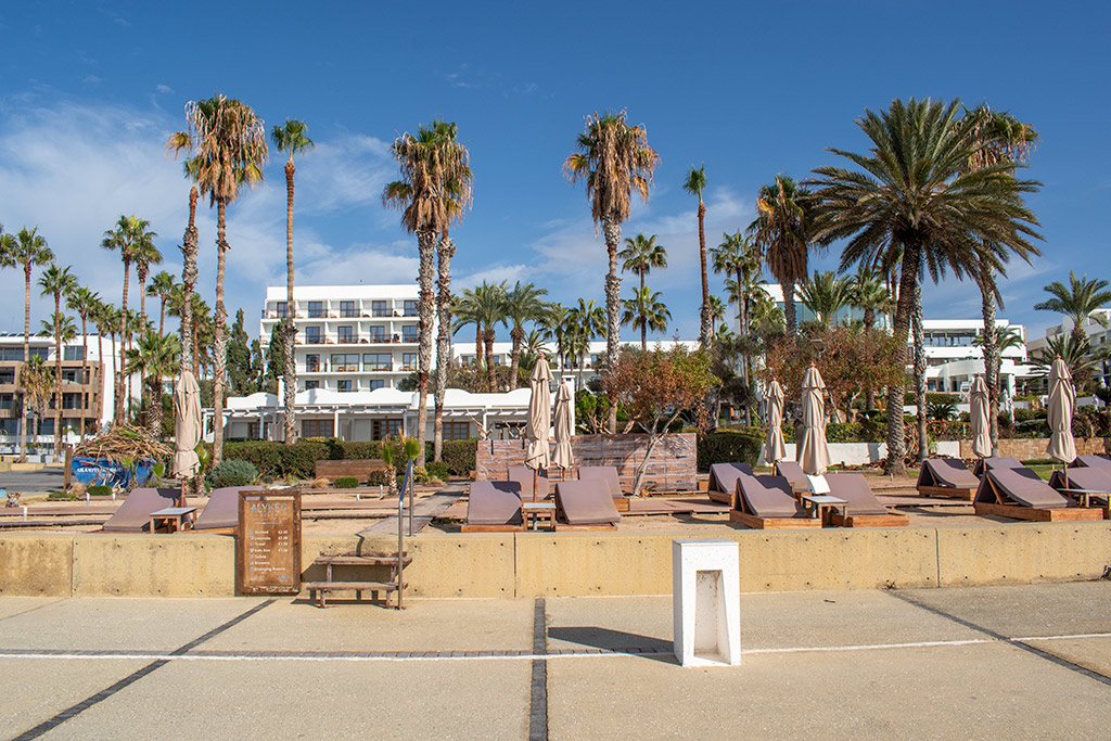 paphos-seafront-in-december_02