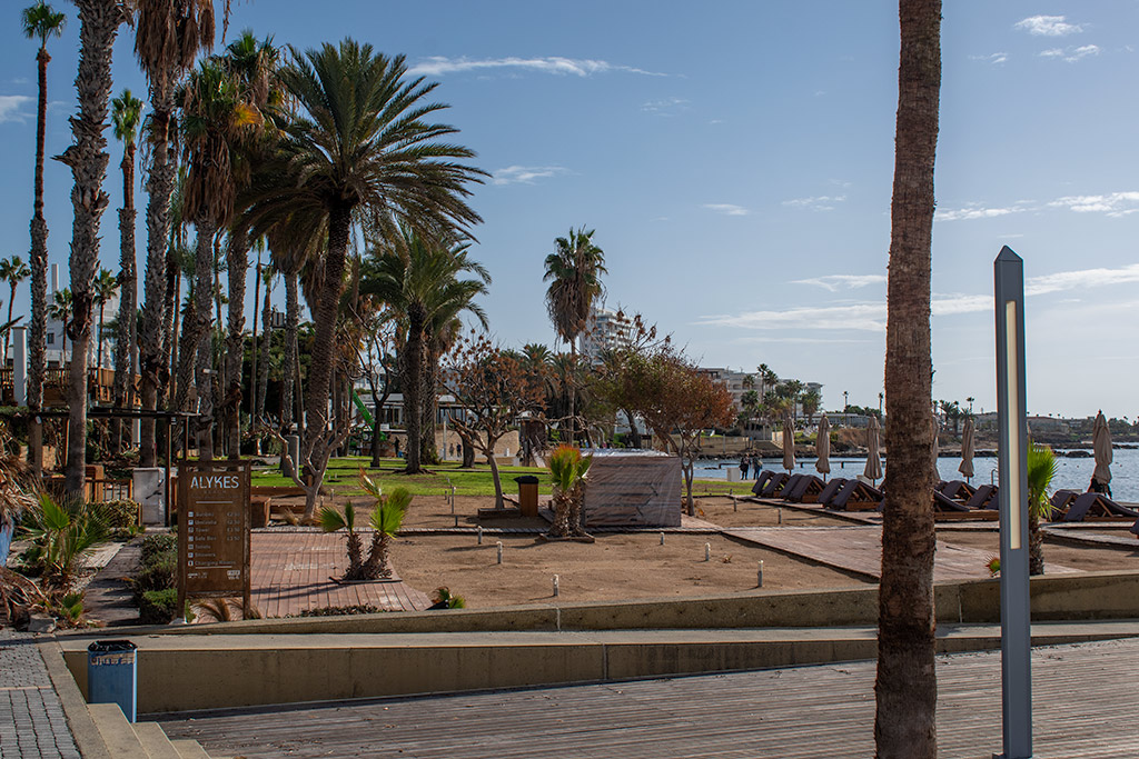 paphos-seafront-in-december_03