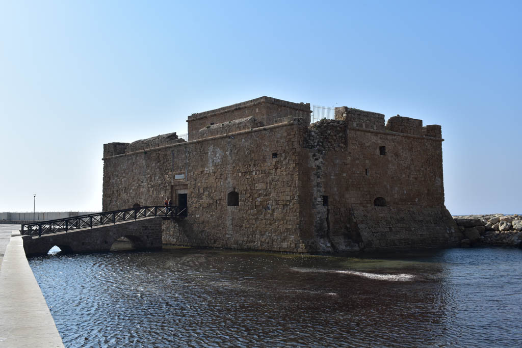 paphos-seafront-mess_01