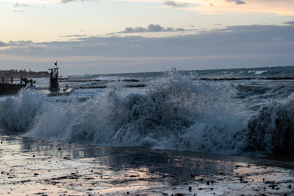 paphos-seafront-storm-2311_04