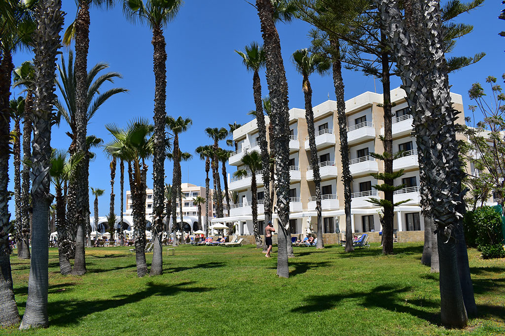 riccos-beach-area_20