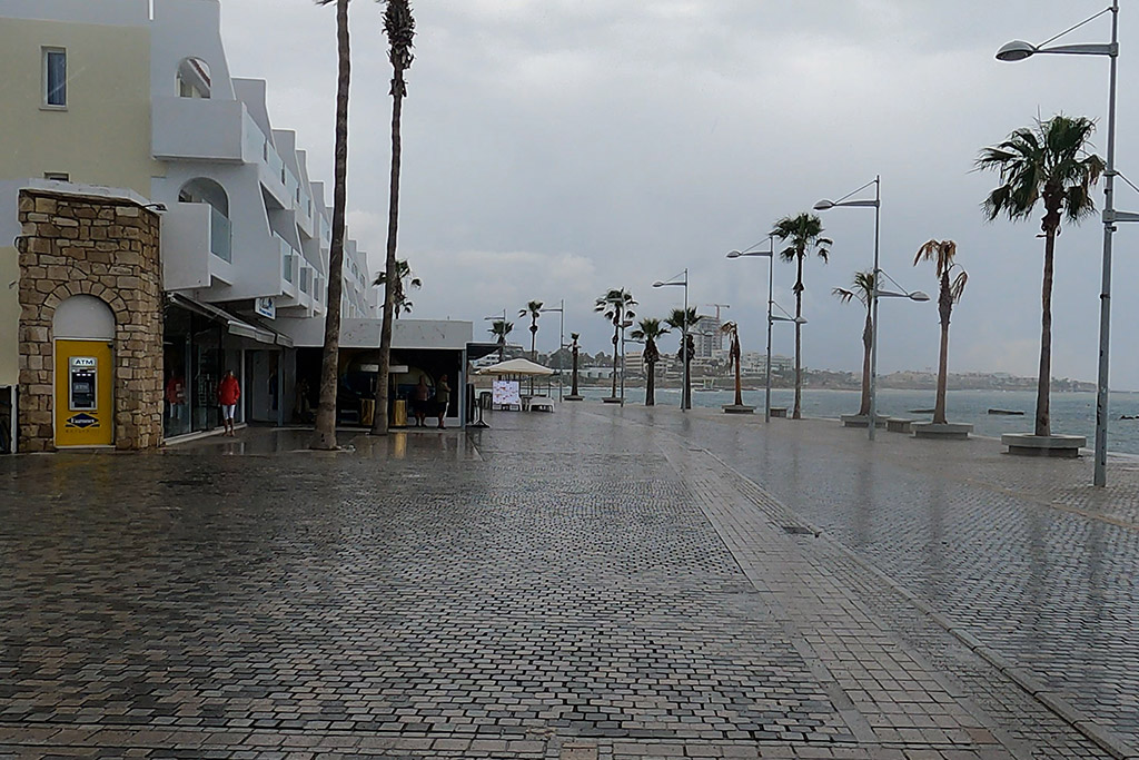 stormy-seafront-scenes_04