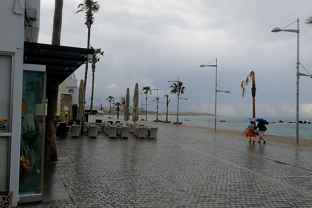 Stormy-seafront-scenes 06 stormy-seafront-scenes_06