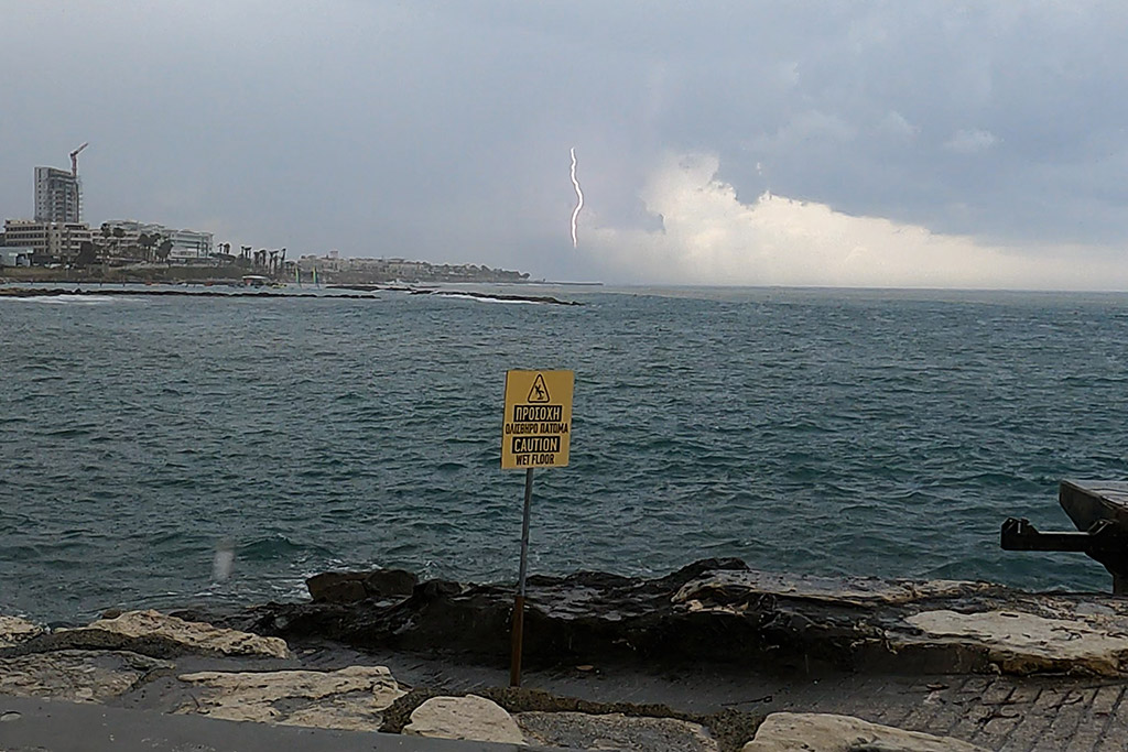 Stormy-seafront-scenes 08 stormy-seafront-scenes_08