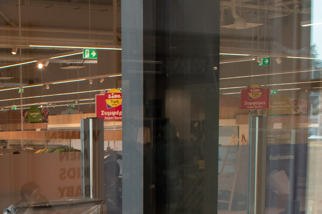 lidl-and-neon-mall_04