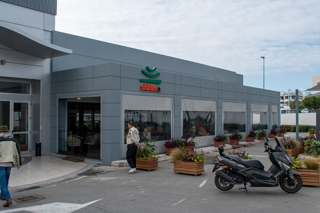 new-arrival-due-at-neon-mall_09