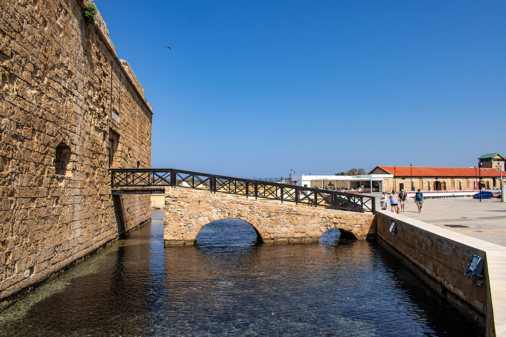 paphos-harbour-240413_28