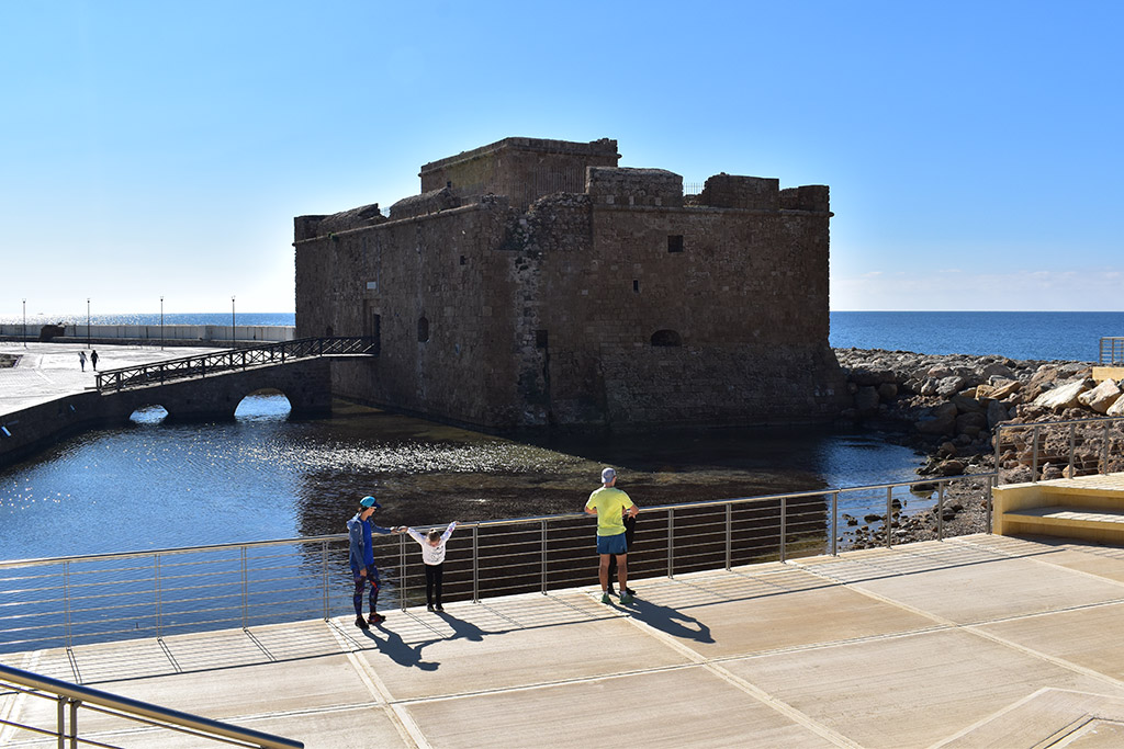 paphos-harbour-walkway_01