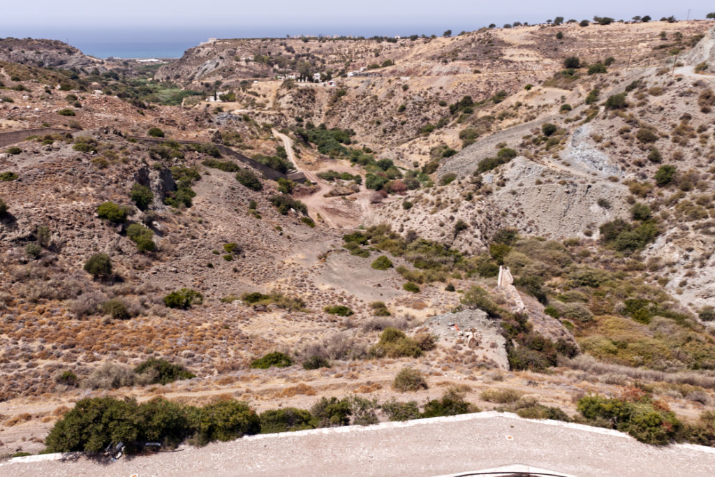mavrokolympos-reservoir-in-august_11