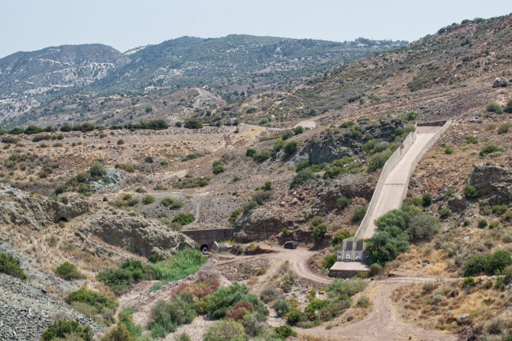 mavrokolympos-reservoir-in-august_12