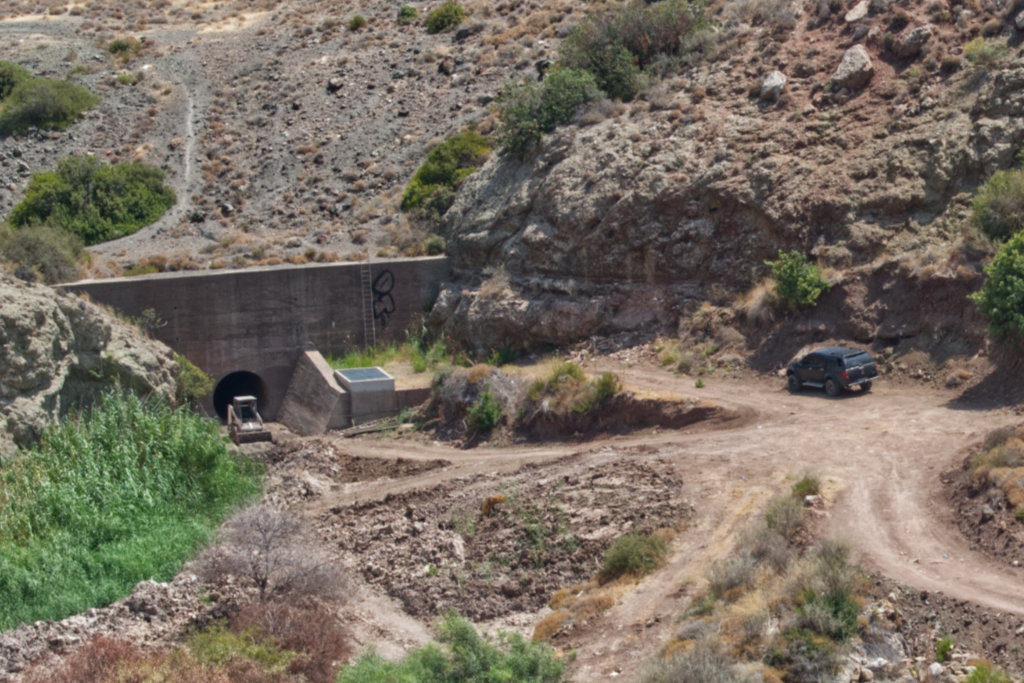 mavrokolympos-reservoir-in-august_13