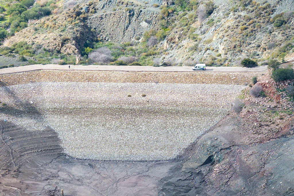 mavrokolympos-reservoir-is-empty_04